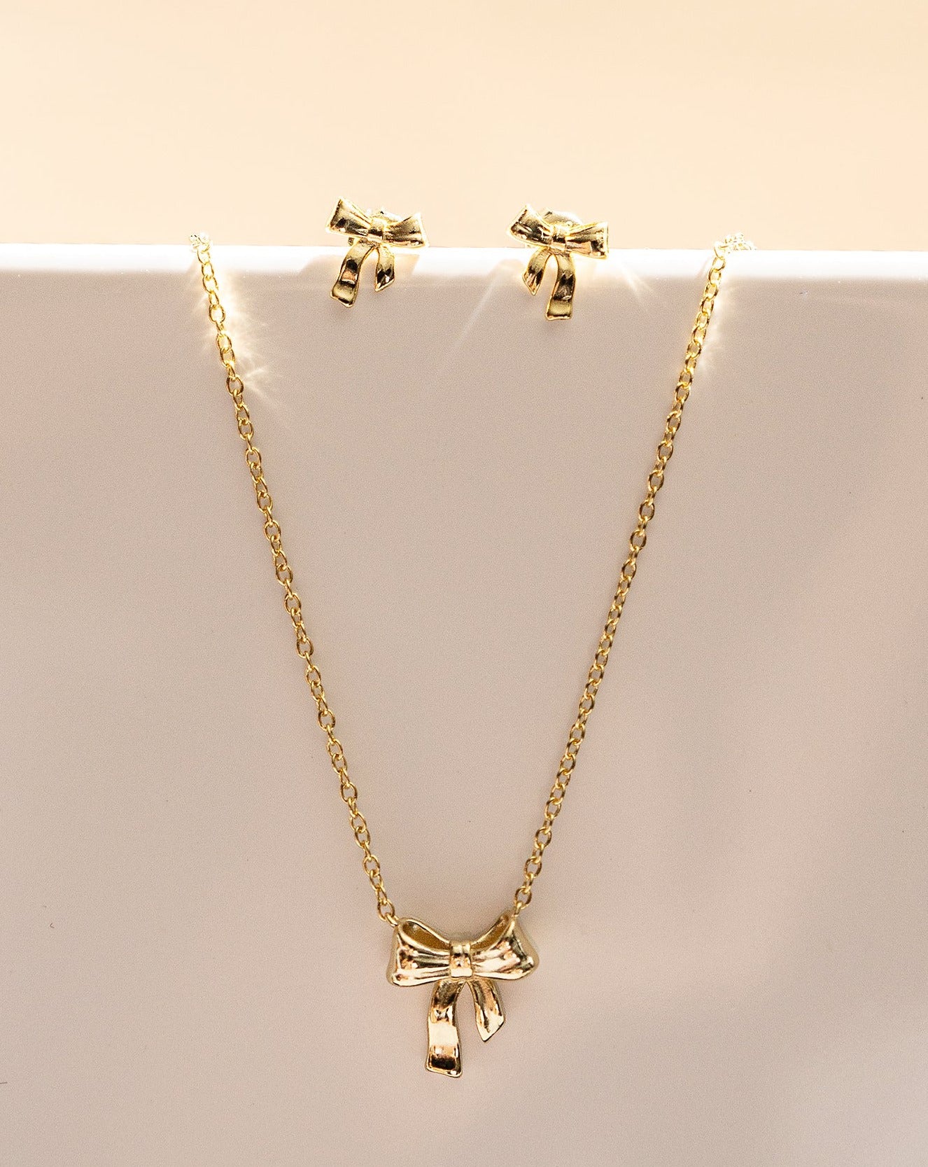 Bow Necklace