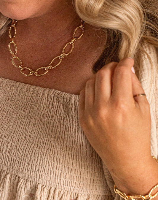 Twisted Oval Necklace